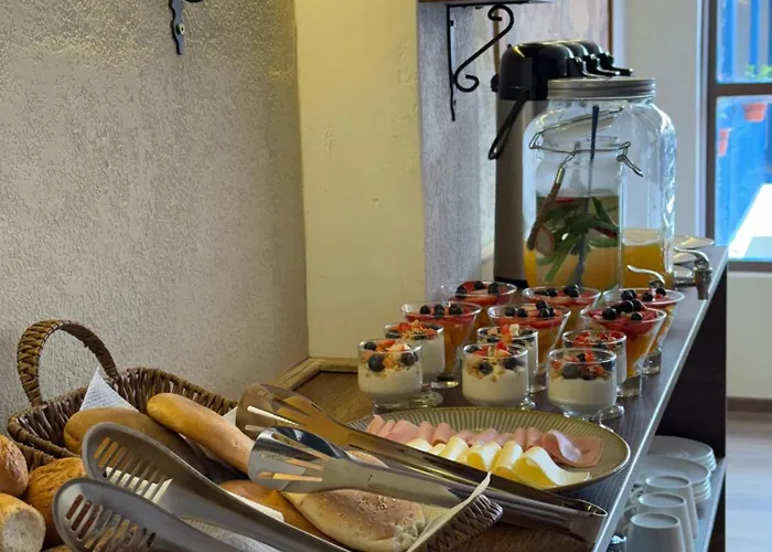 Casa Tiyay Hotel *